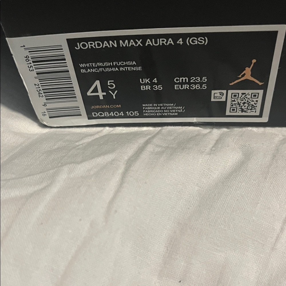 Jordan Max Aura 4 GS in White and Fuchsia